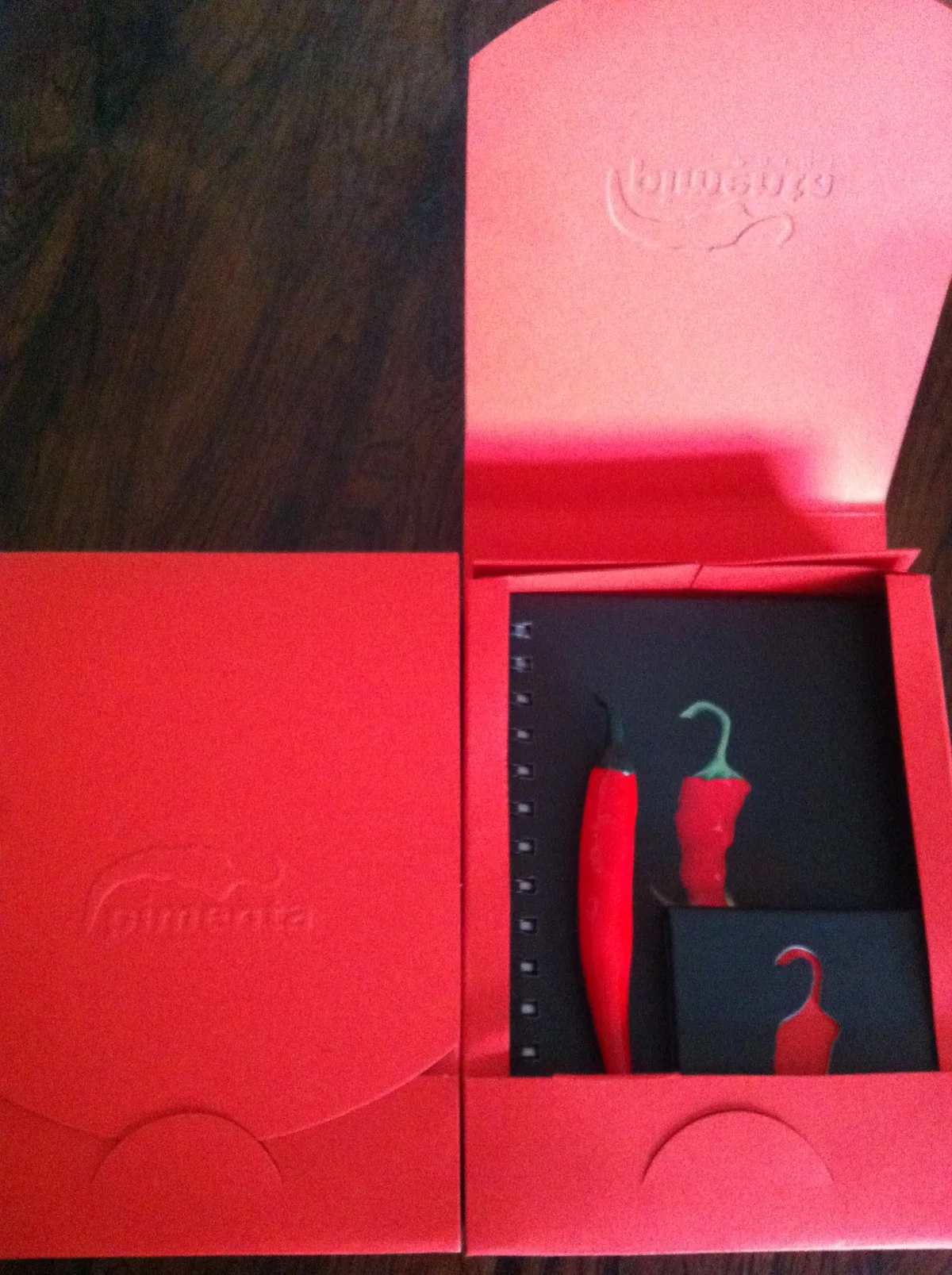 Pimenta Print — kit de embalagem vermelha com peças gráficas